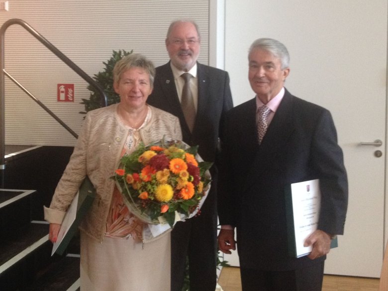 Christine Hinderberger, Kreisbeigeordneter Manfred Gräf und Reinhard Roos